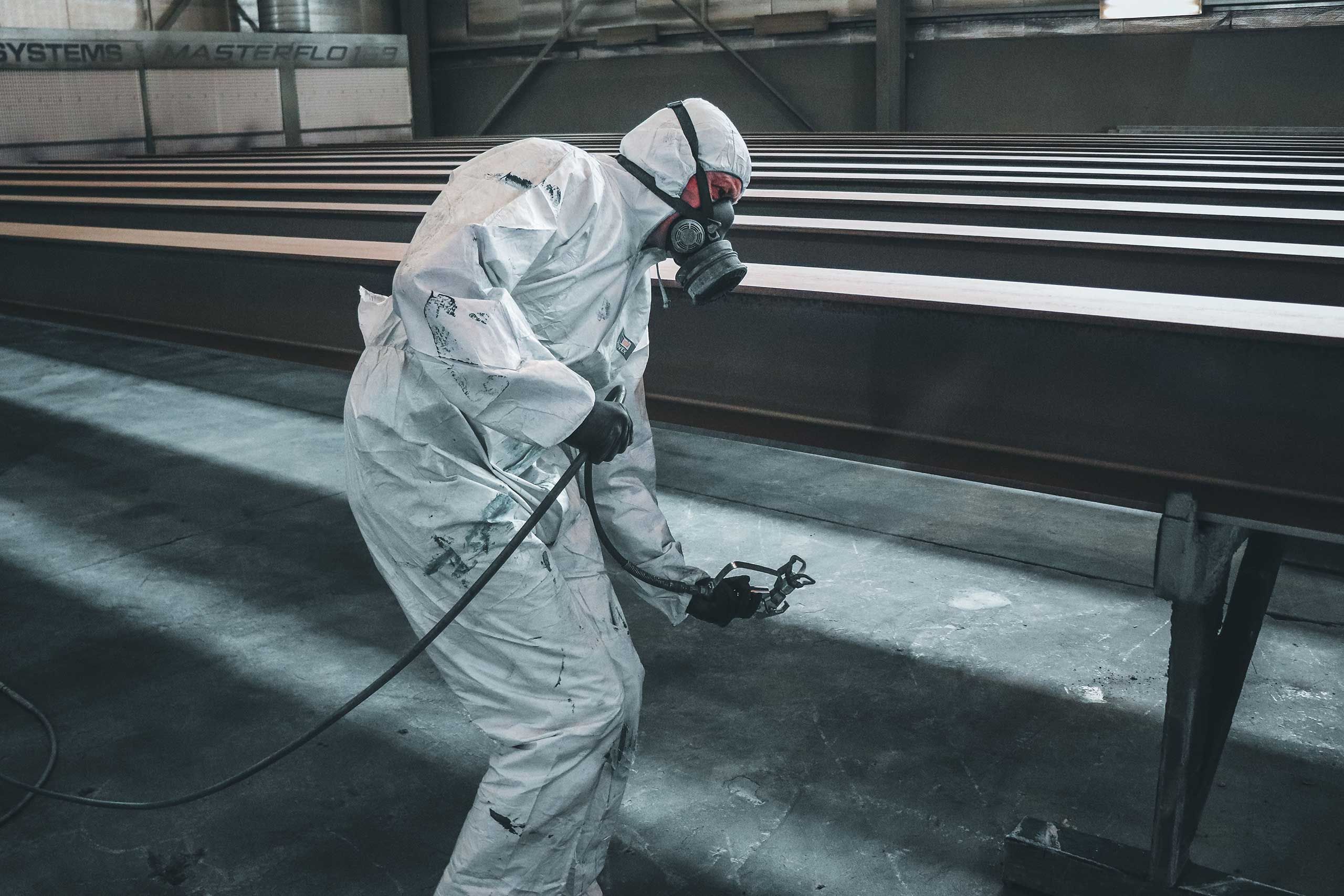 Nanošenje epoksi osnovnog premaza na metalnu površinu
